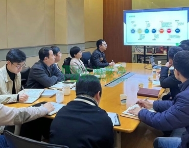 上海联净复合材料-闵行区科委陈红铭副主任率队莅临上海联净，并现场办公