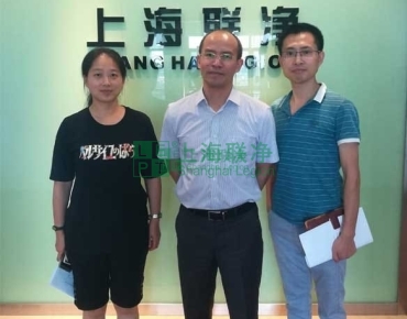上海联净复合材料-闵行区科协副主席雷志术一行调研联净电磁加热辊科技创新工作